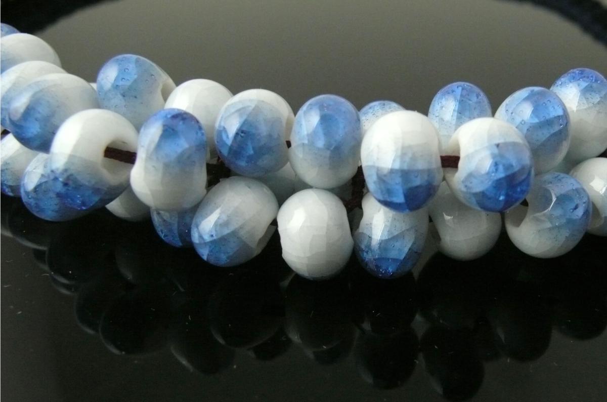 Porzellanschmuck Kette Tausend Perlen blau