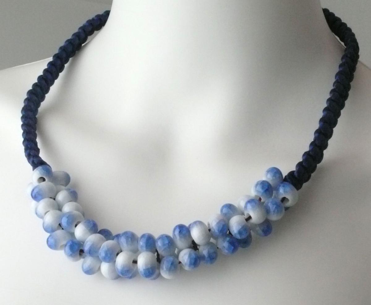 Porzellanschmuck Kette Tausend Perlen blau