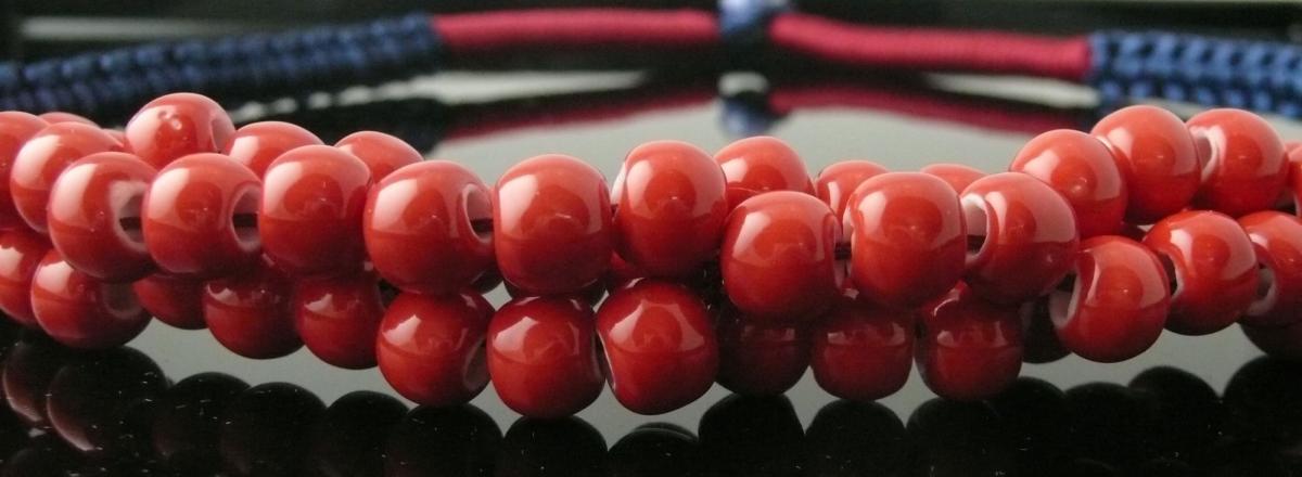 Porzellanschmuck Kette Tausend Perlen rot