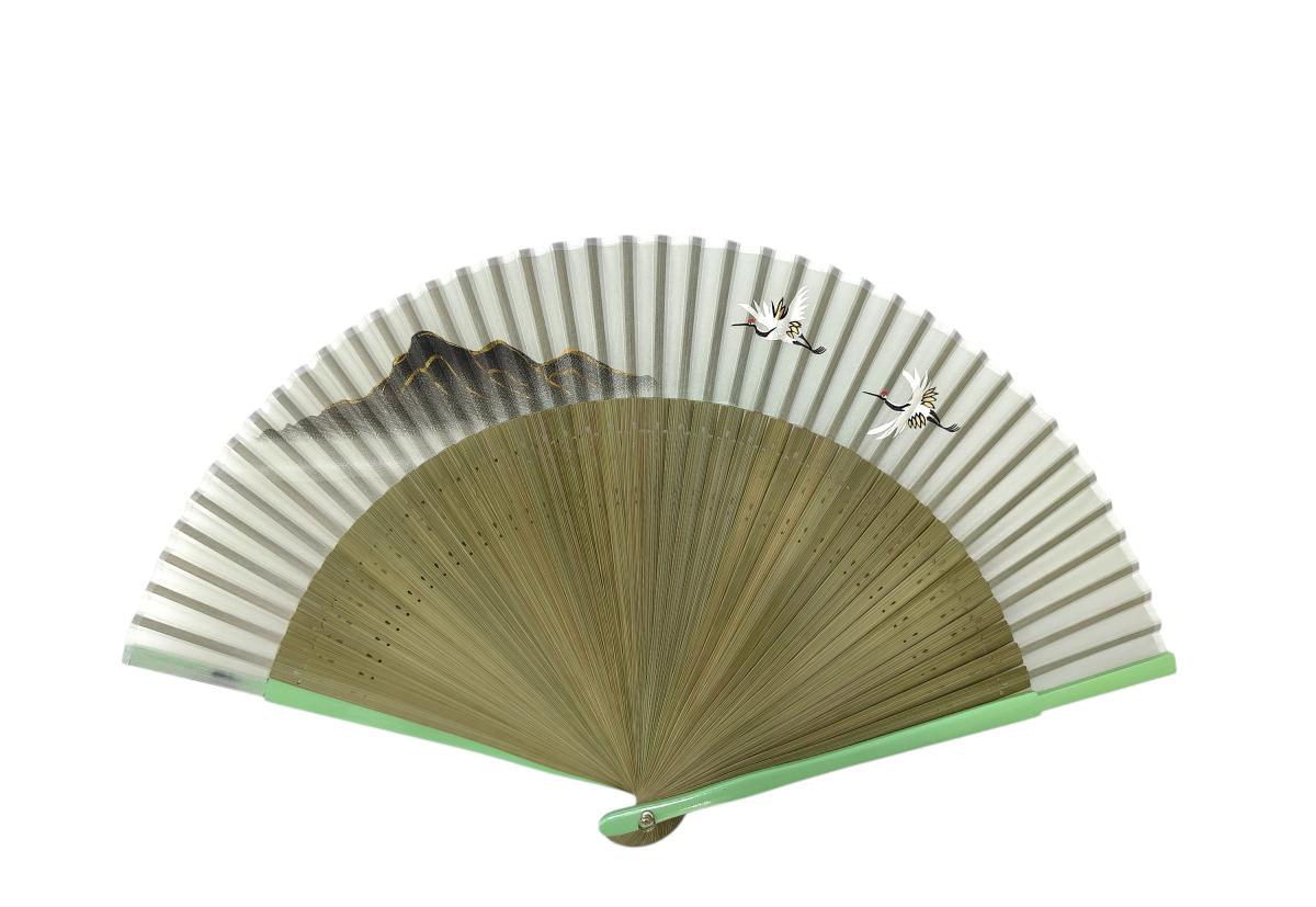 Japanischer Bambusfächer mit weißen Kranichen und Bergmotiv