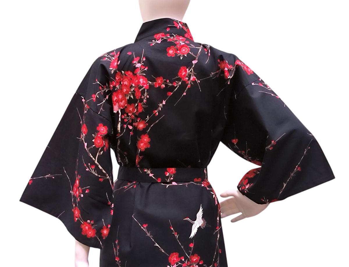Schwarzer Happi Kimono mit Kirschblütenmotiv aus Baumwolle