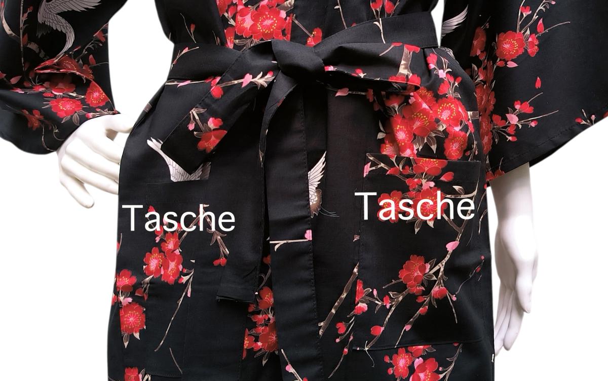 Tasche am schwarzen Happi Kimono mit Kirschblüten