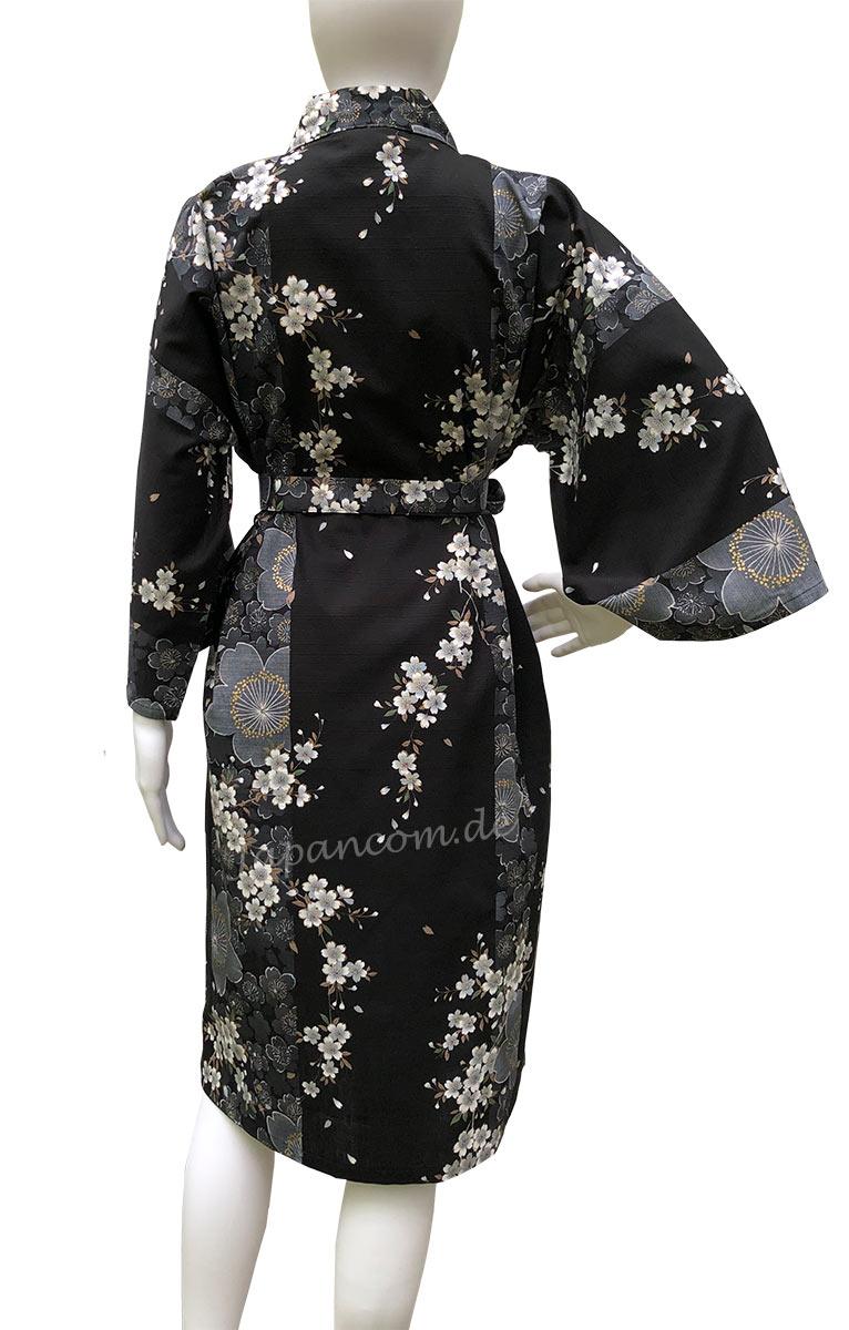 Kurzer schwarzer Happi Kimono mit weißen Kirschblüten