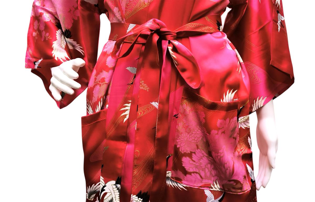 Zwei Vordertaschen des Seiden-Kimonos