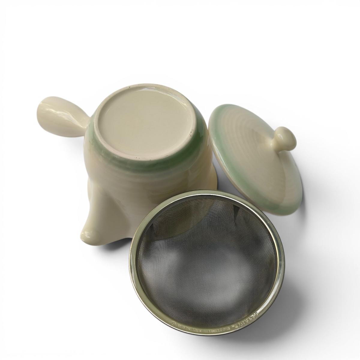 Keramik-Kyusu mit großzügigem Edelstahlsieb und einfacher Reinigung