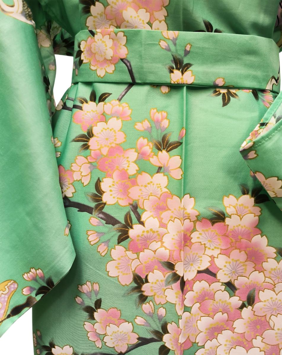 Detailansicht der Kirschblüten auf dem Kimono