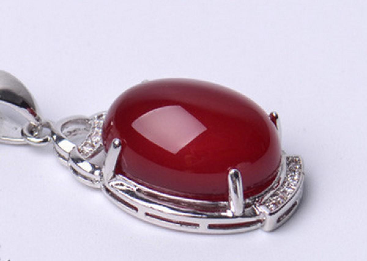 Silberkette mit rotem Calcedon Anhänger