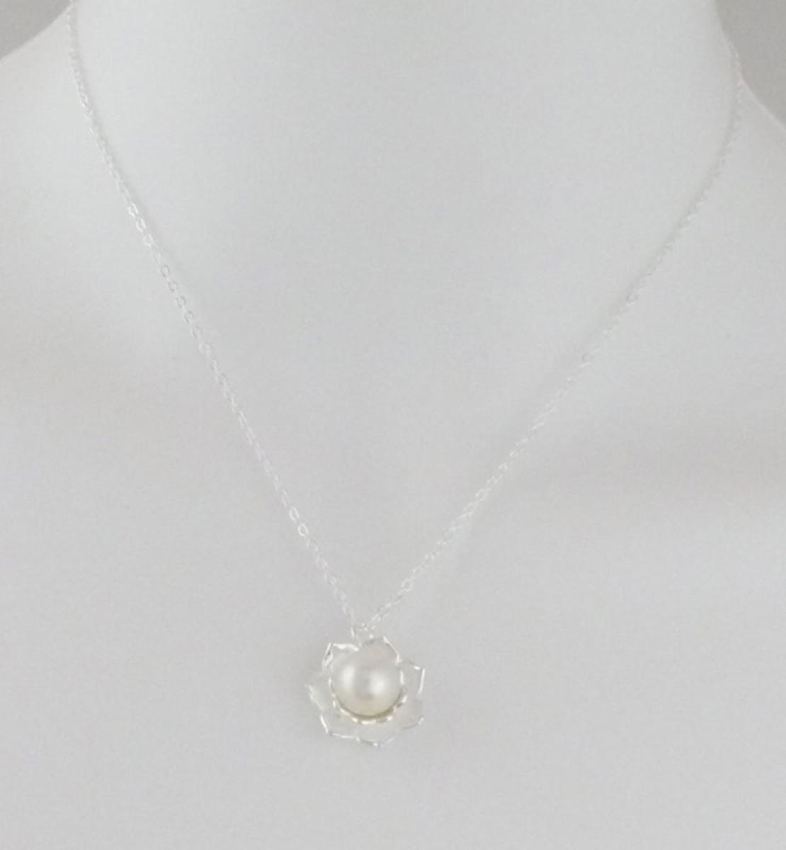 Silberkette mit Anhänger Lotusblume mit Perle
