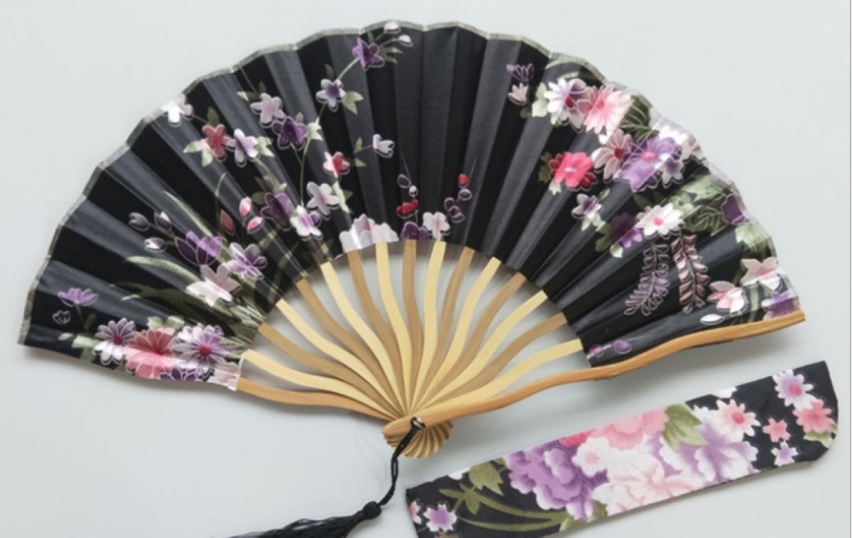 Gebogener Fächer Kirschblüten schwarz 21cm