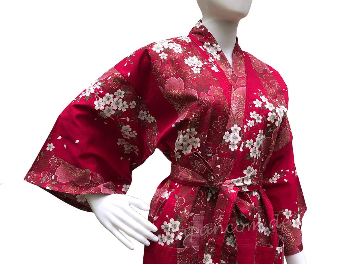 Roter knielanger Damen Kimono aus Shantung Baumwolle mit weißen Kirschblüten