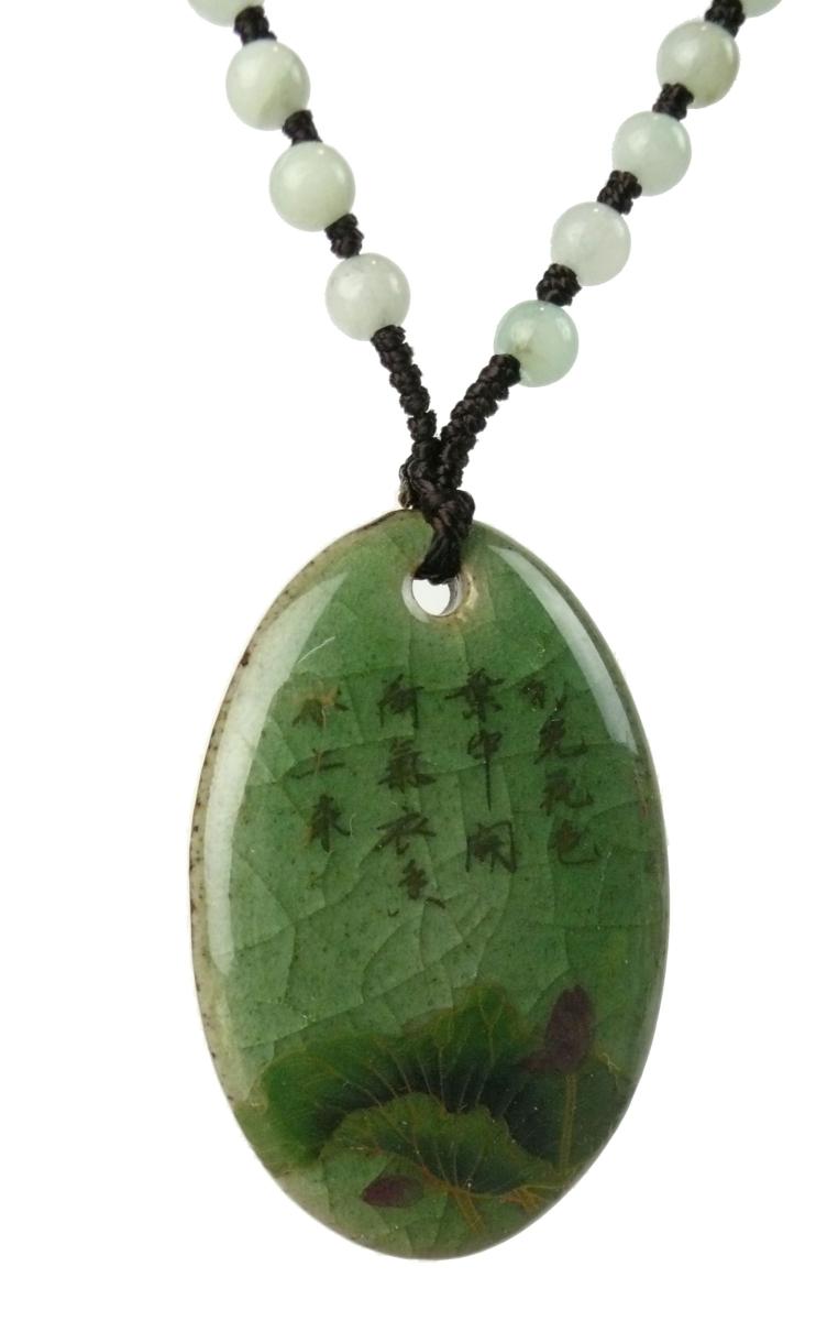 Mittellange Jade Kette mit Anhänger Lotus