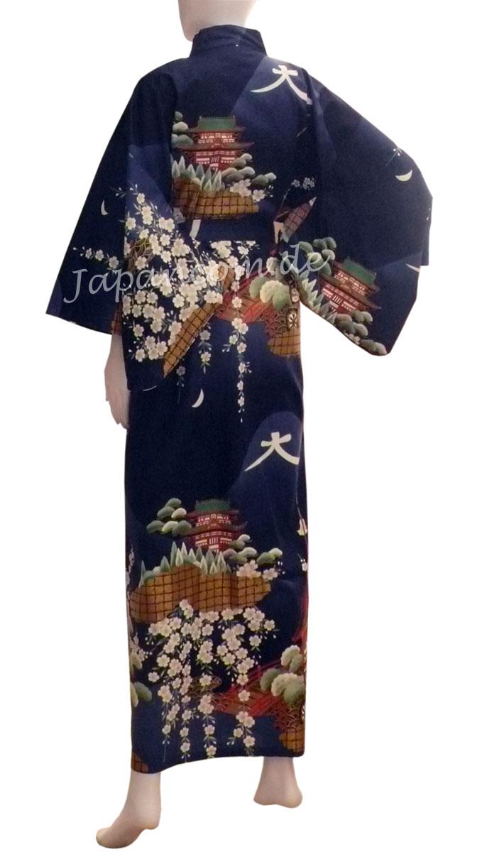 Blauer Damenkimono mit japanischem Landschaftsmotiv