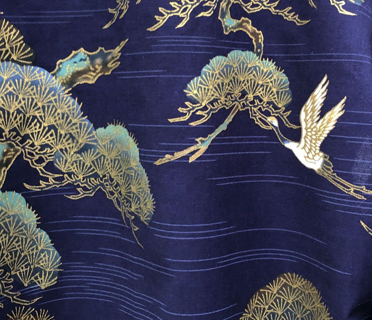 Kimono Kraniche und Kiefern dunkelblau