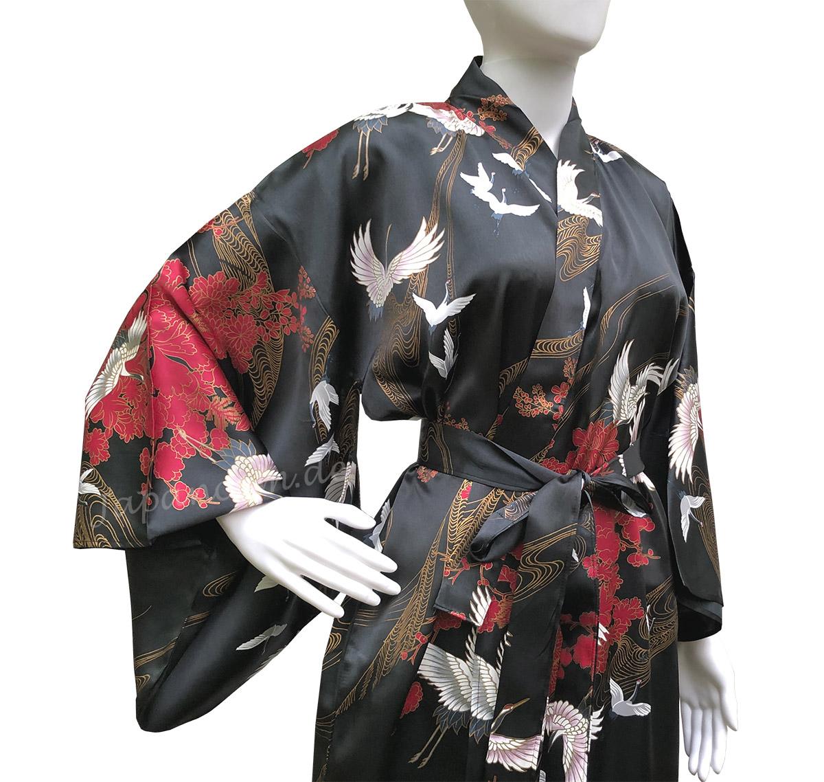 Schwarzer Seidenkimono mit Kranichen und Pfingstrosen
