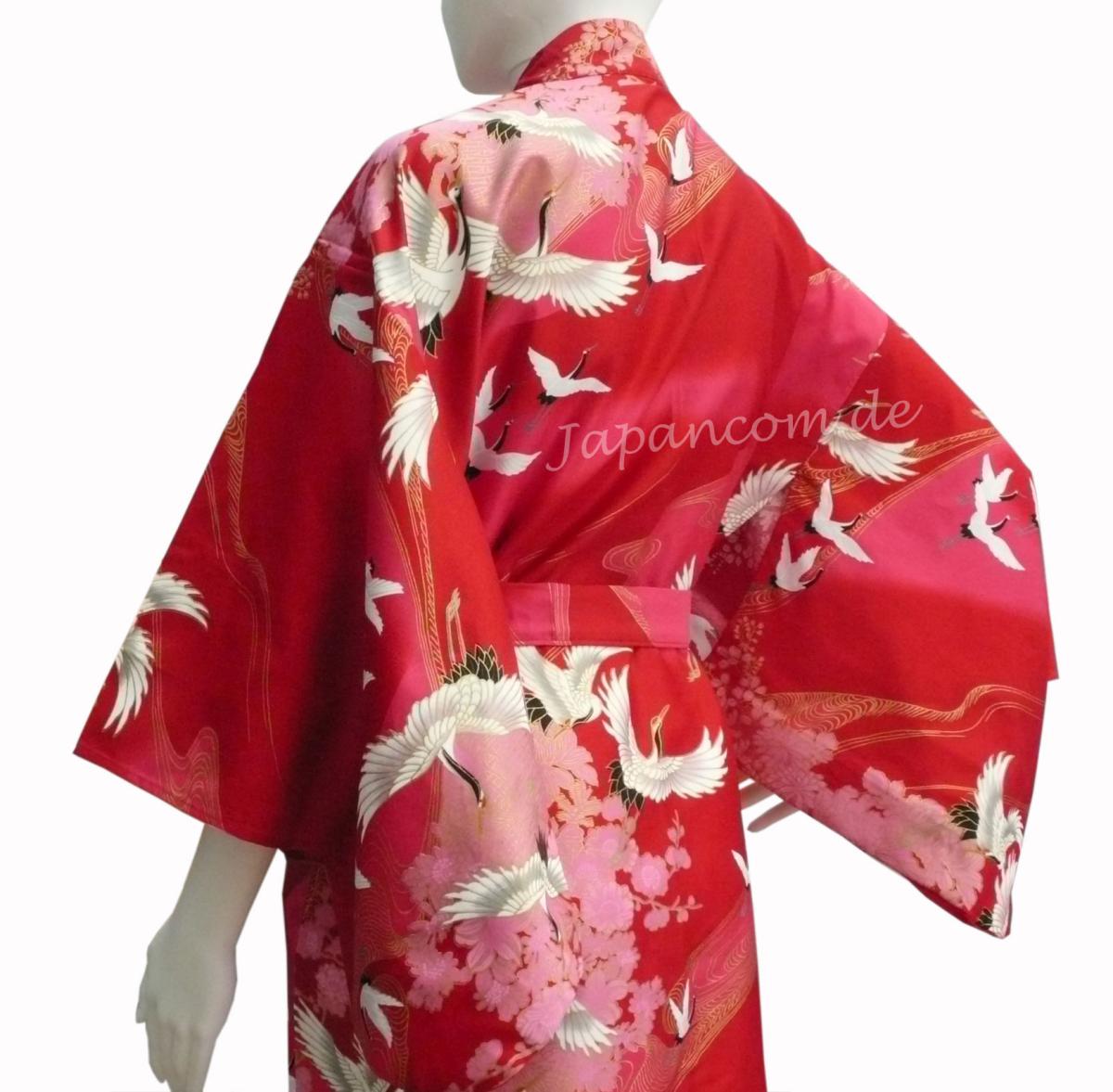 Roter Damenkimono Tsuru mit weißen Kranichen und roten Blumen aus Baumwolle