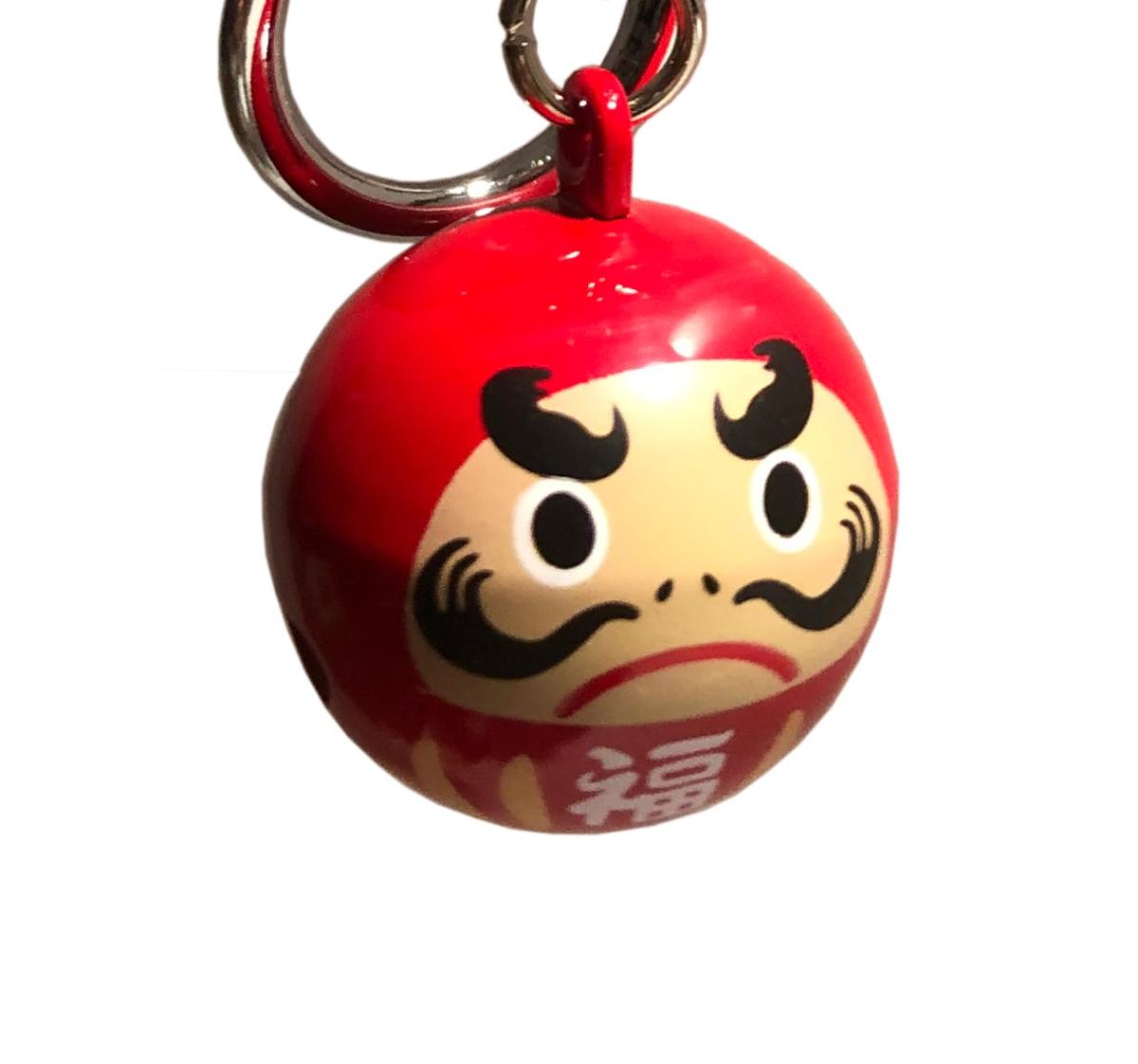 Roter Daruma Glücksbringer aus Metall mit Schlüsselring