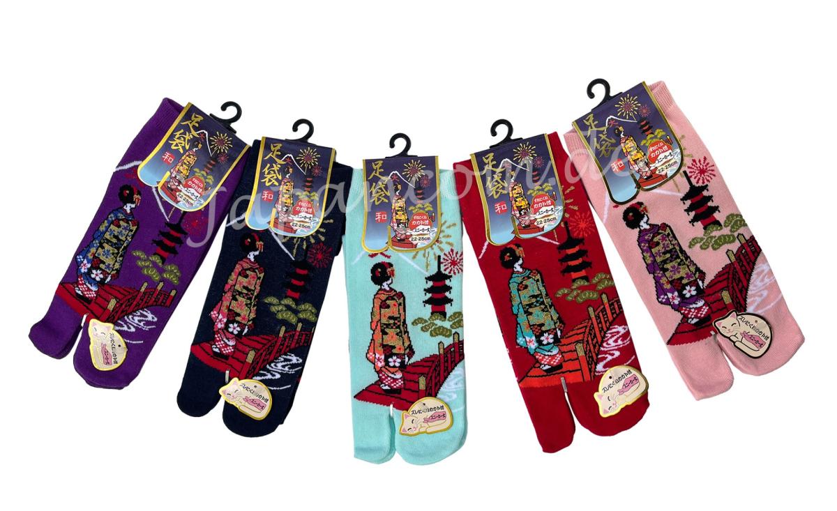 Tabi Socken mit Geisha im Kimono und goldener Pagode Kyoto
