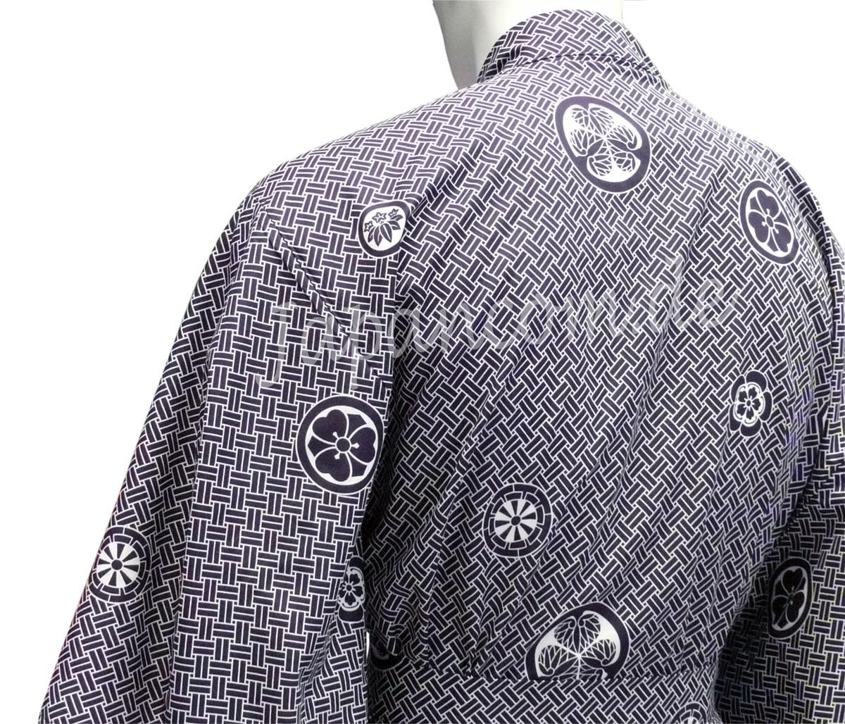 Blauer japanischer Baumwoll-Kimono mit traditionellen Clanwappen