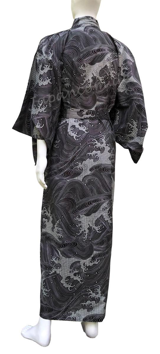 Japanischer Yukata mit klassischem Wellenmuster inspiriert von Ukiyo-e Kunst