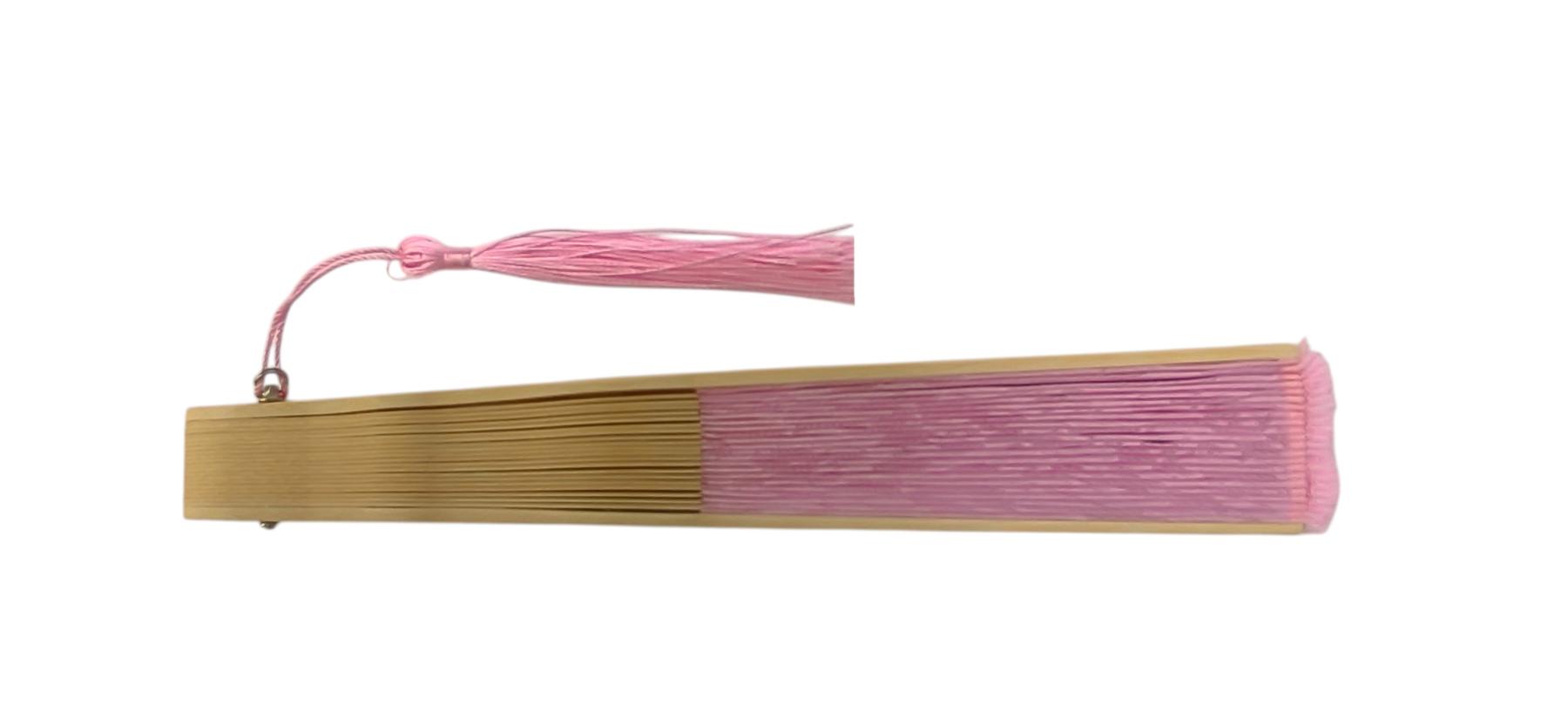 Handfächer mit rosa Tassel als dekoratives Accessoire