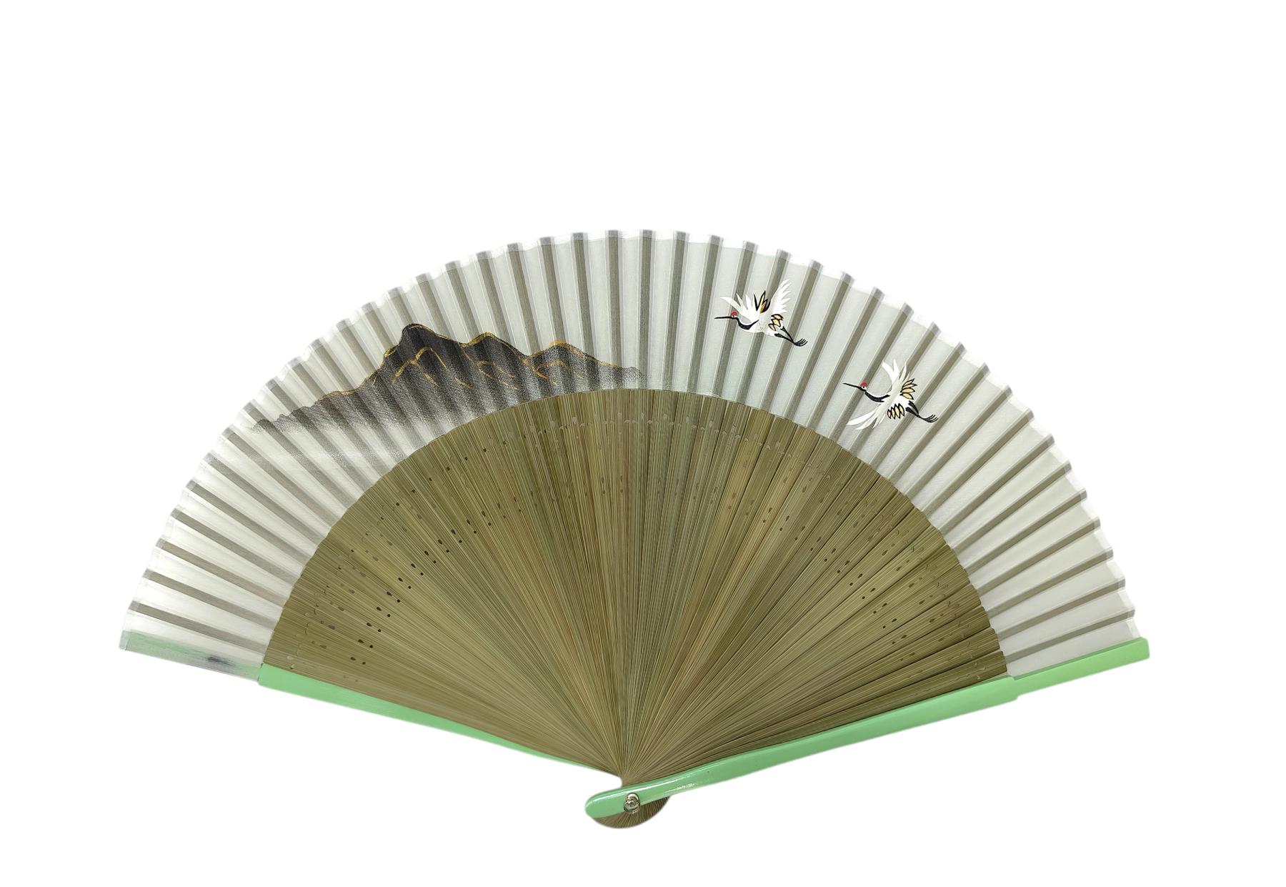 Japanischer Bambusfächer mit weißen Kranichen und Bergmotiv