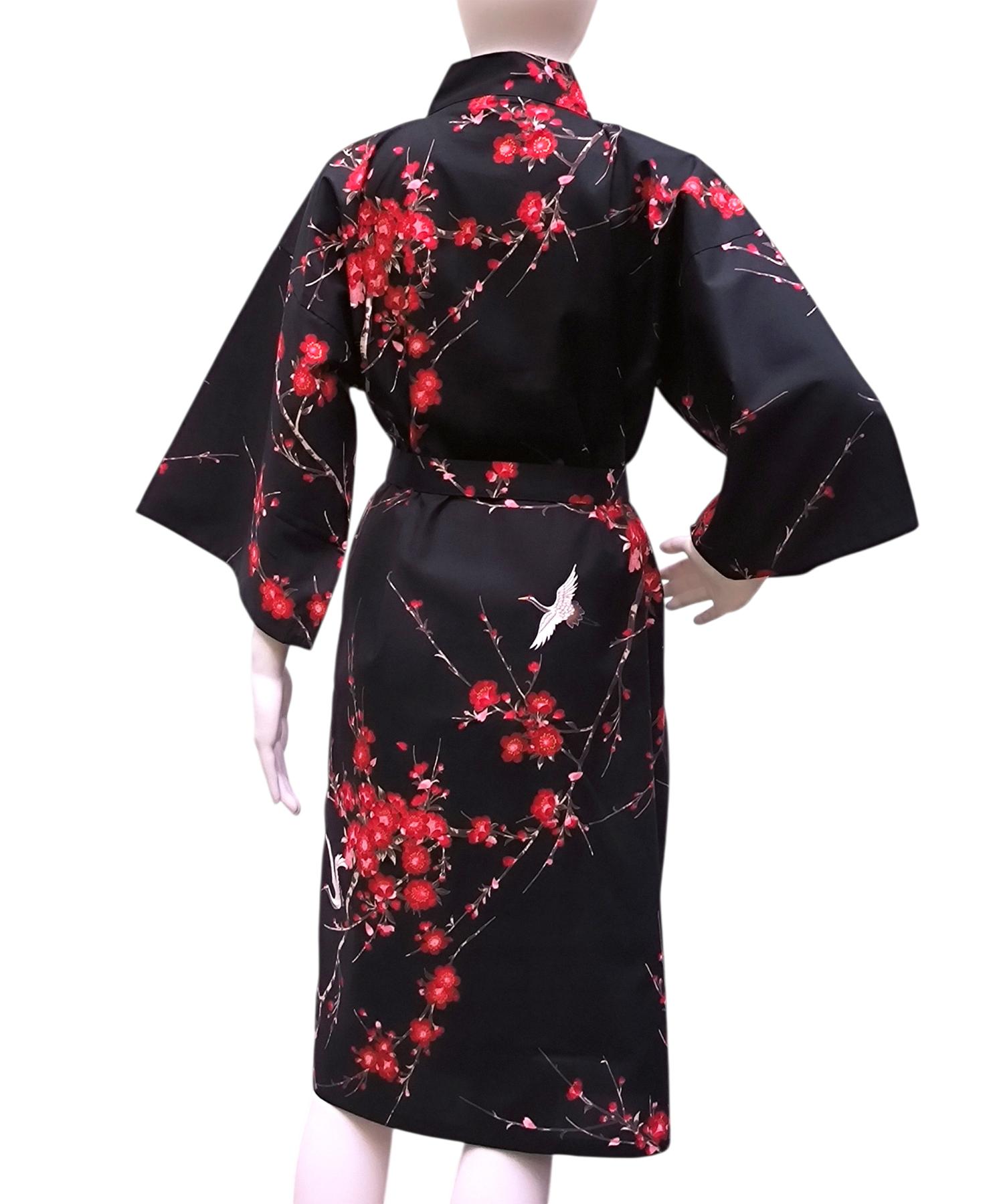 Kurzer schwarzer Happi Kimono mit Kirschblüten