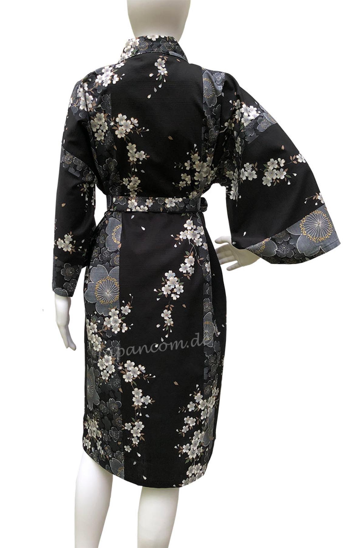 Kurzer schwarzer Happi Kimono mit weißen Kirschblüten