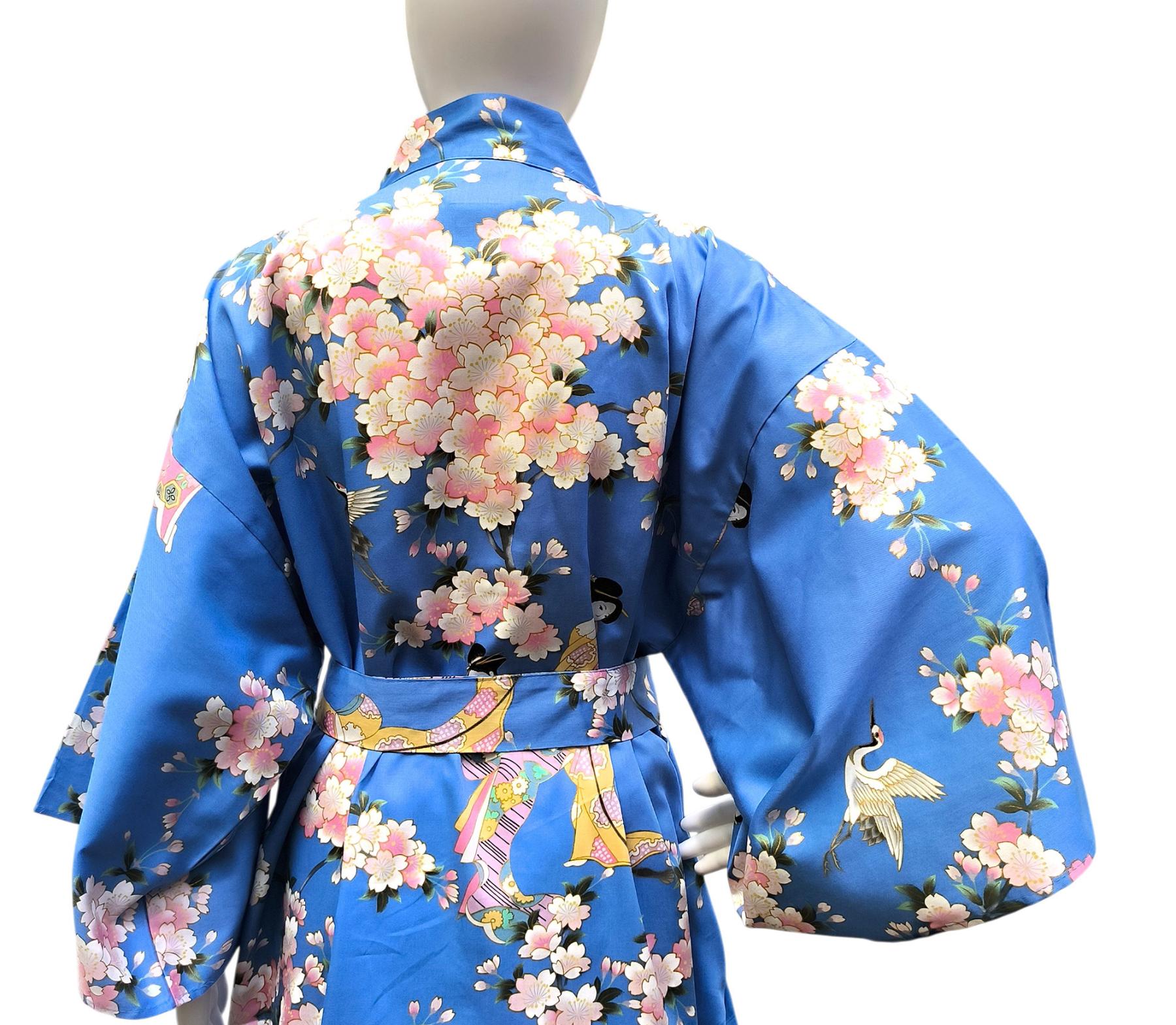 Kirschblütenfest-Motiv mit Frauen in Kimono auf blauem Happi