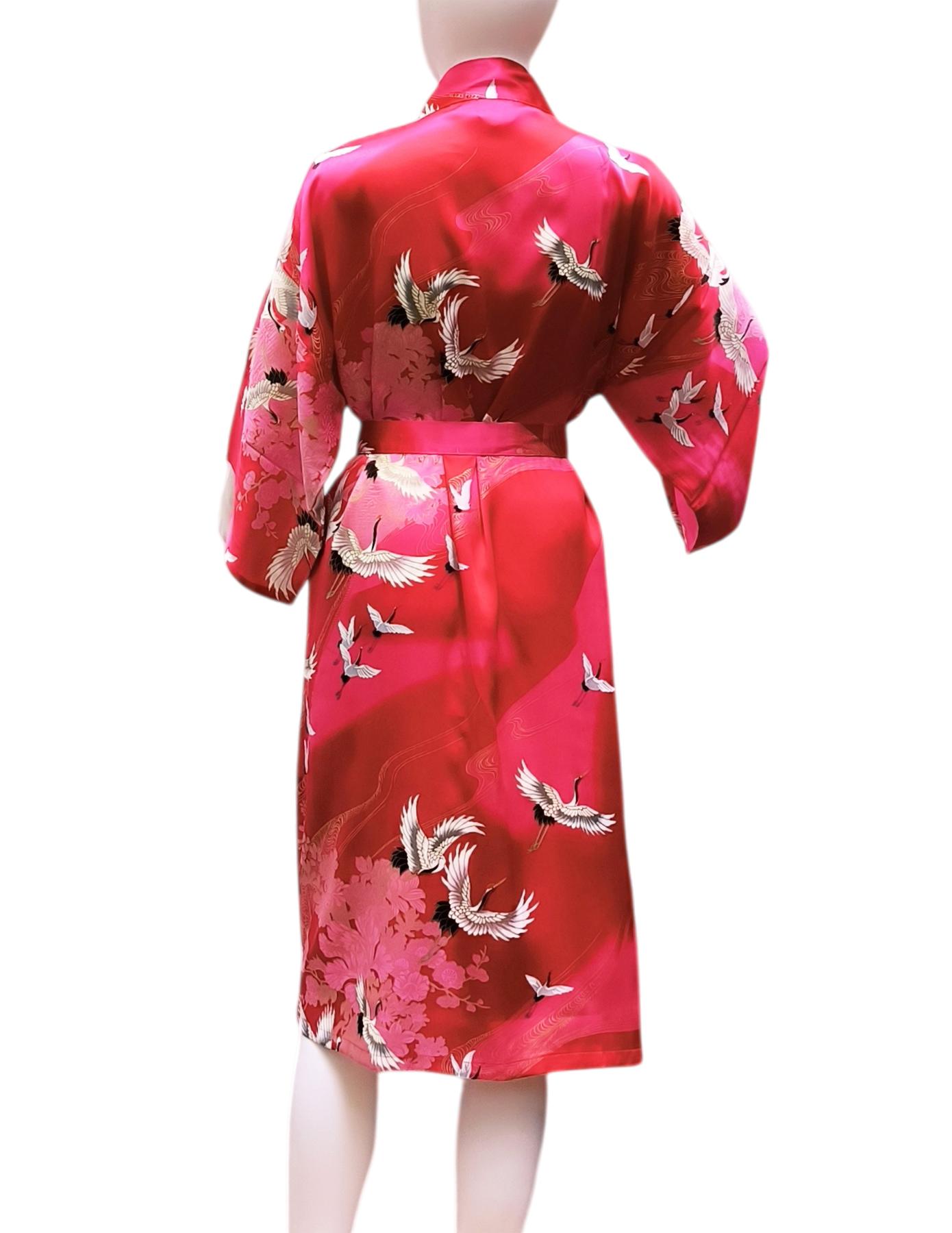 Seiden-Kimono mit Kranichen und goldenen Linien