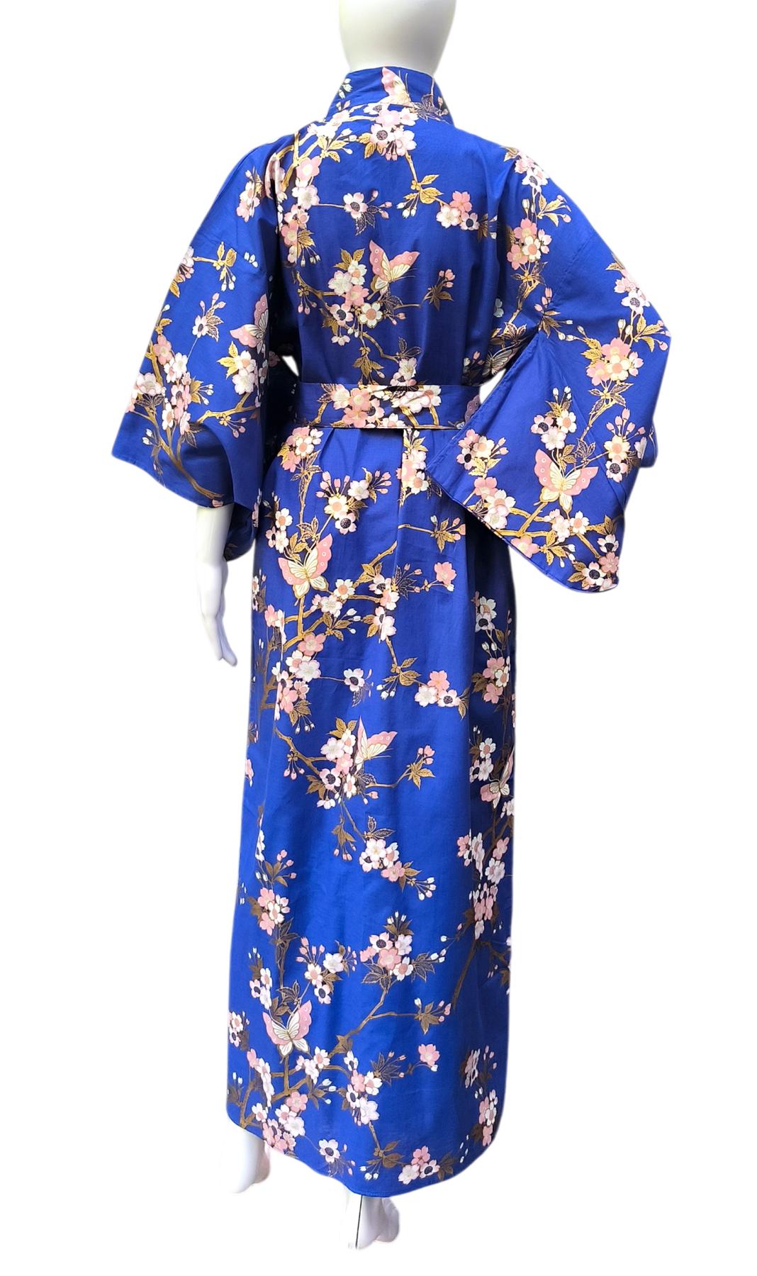 Blauer Damen Kimono Schmetterlinge und Kirschblüten