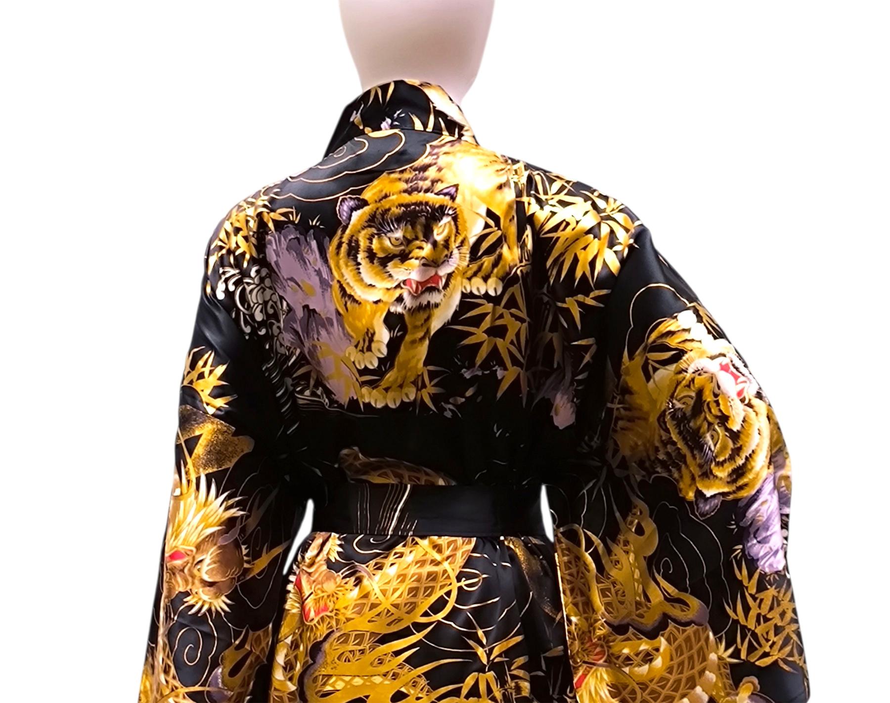 Herren Seidenkimono mit Drachen und Tiger im Bambuswald