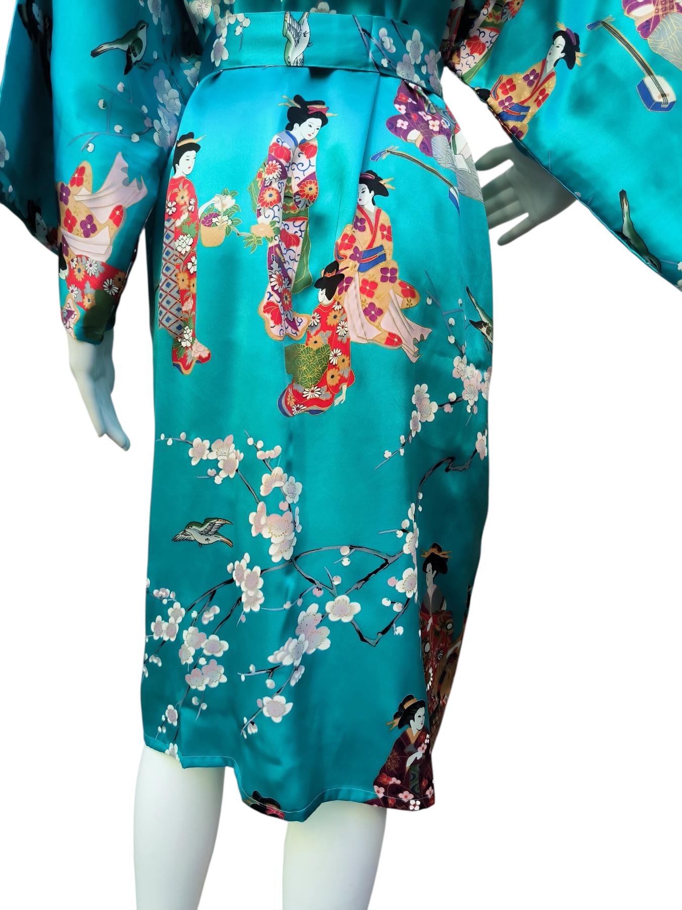 Eleganter Seidenkimono mit Kirschblütenfest aus Japan