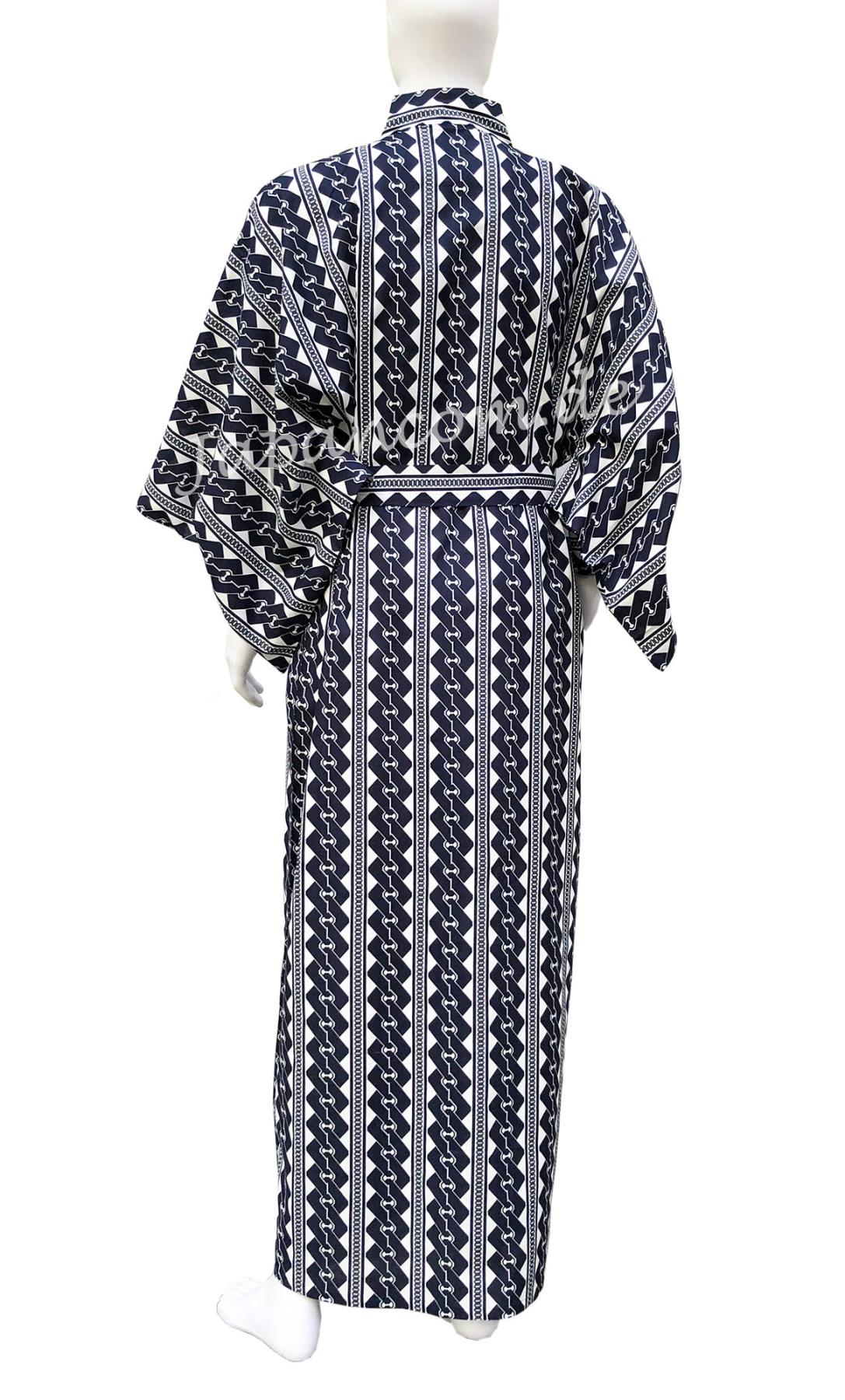 Blau-weißer Yukata aus 100 % Baumwolle mit Kettengliedermuster