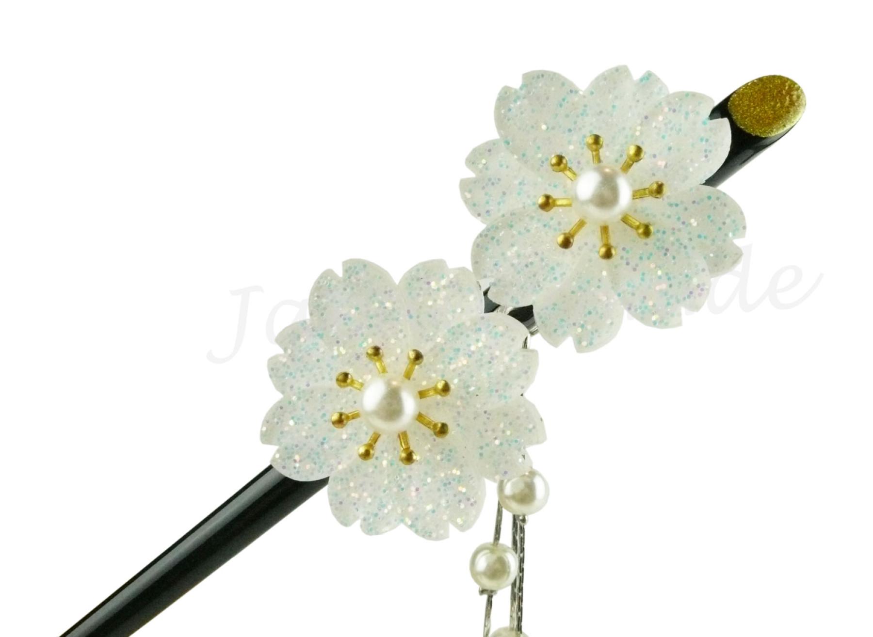 Haarnadel Kanzashi Sakura weiss
