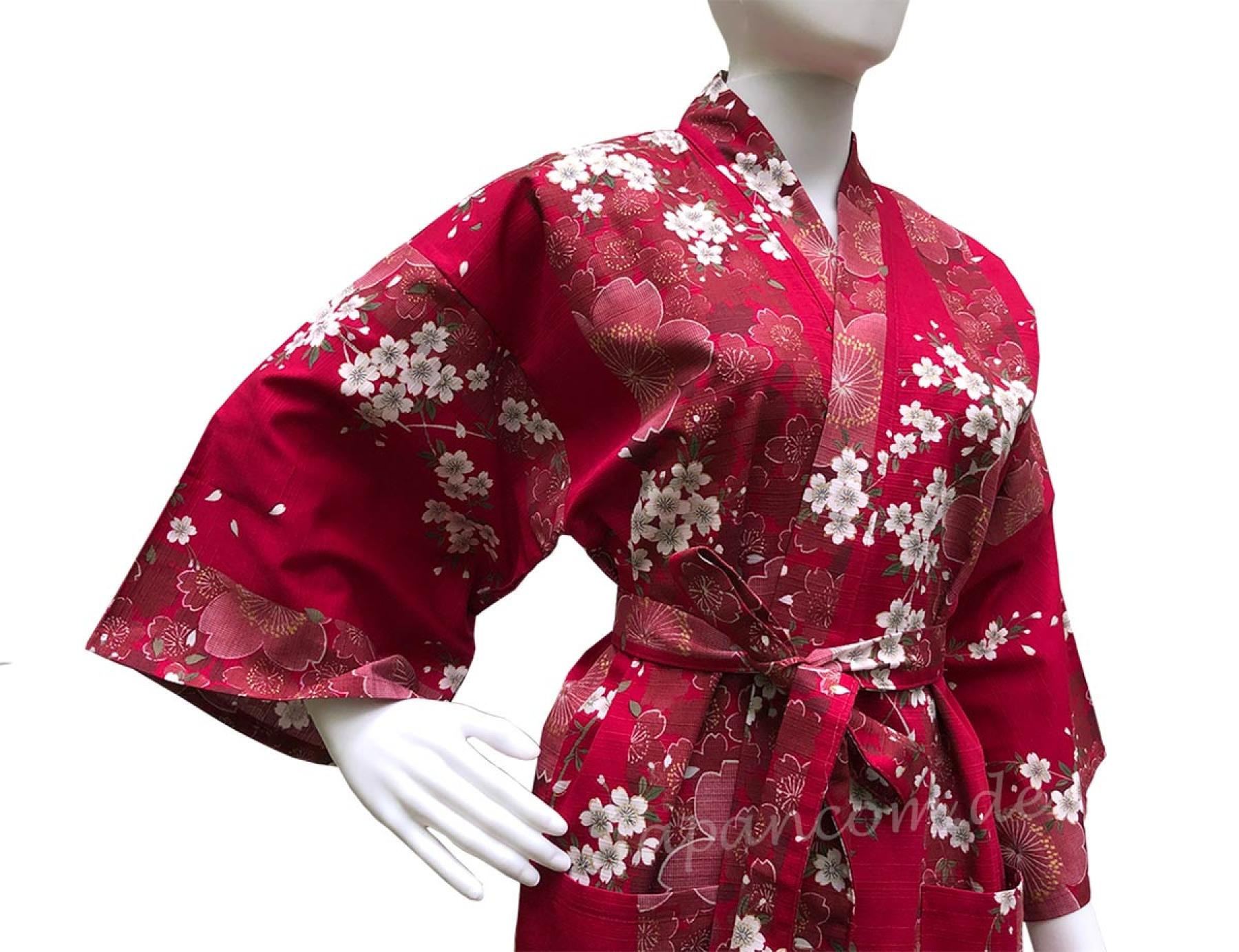 Roter knielanger Damen Kimono aus Shantung Baumwolle mit weißen Kirschblüten