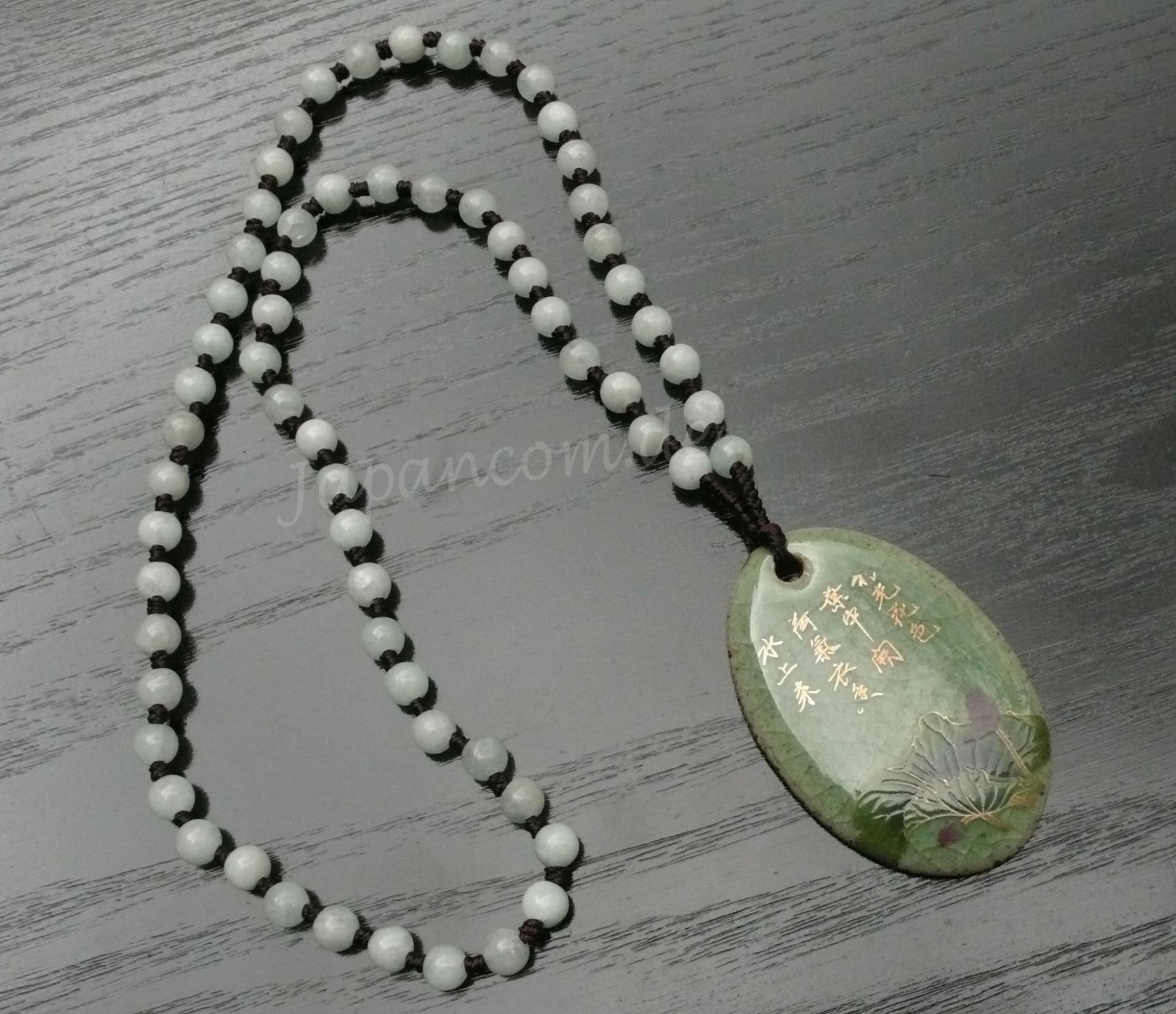 Mittellange Jade Kette mit Anhänger Lotus
