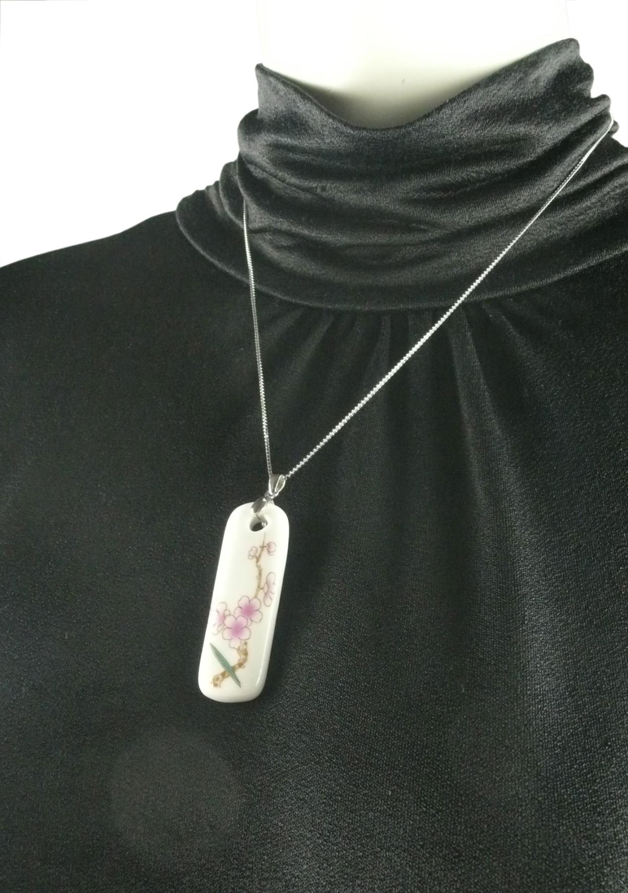 Silberkette mit Porzellan Anhänger Kirschblüten