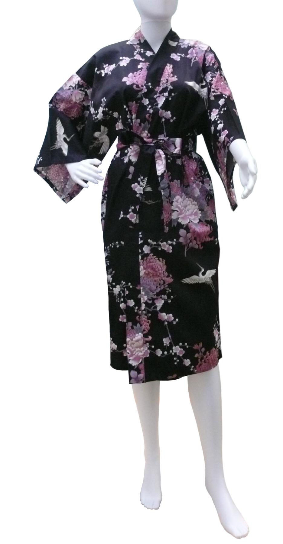 Schwarzer Happi Kimono mit Kranichmotiv und Bindegürtel