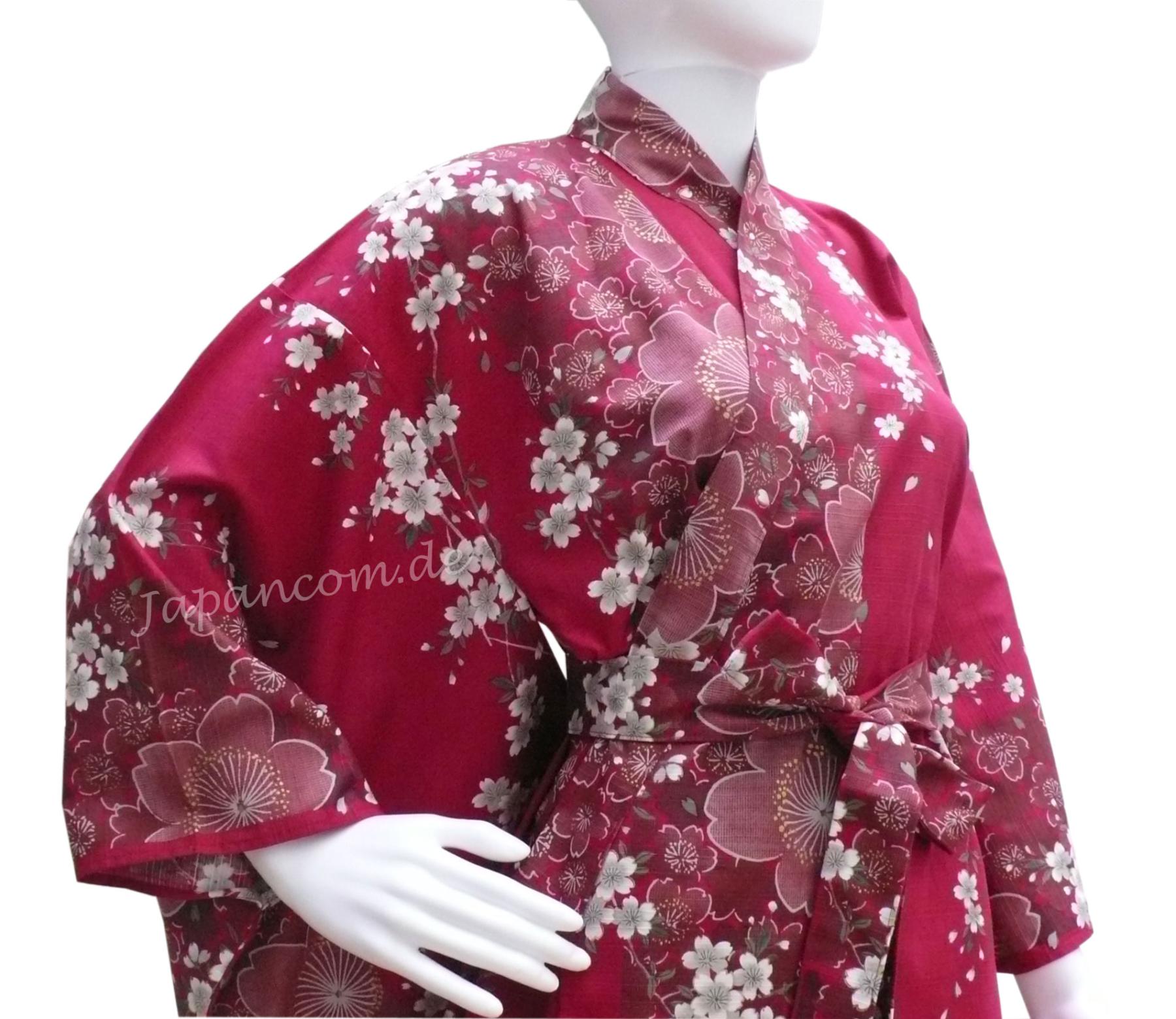 Bordeauxfarbener Damenkimono mit Sakura-Kirschblütenmotiv