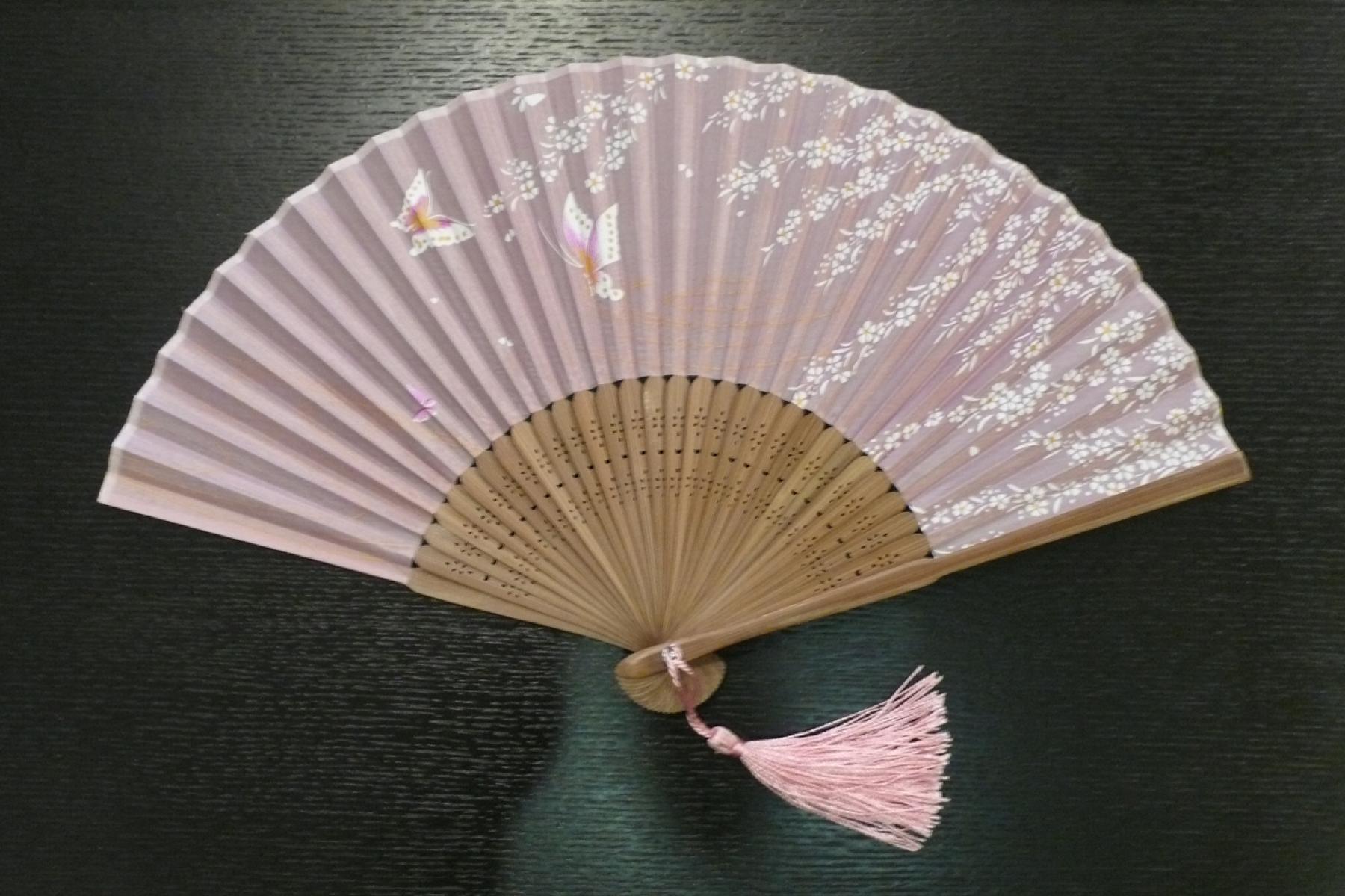 Fächer Schmetterlinge unter Kirschblüten pink Seide