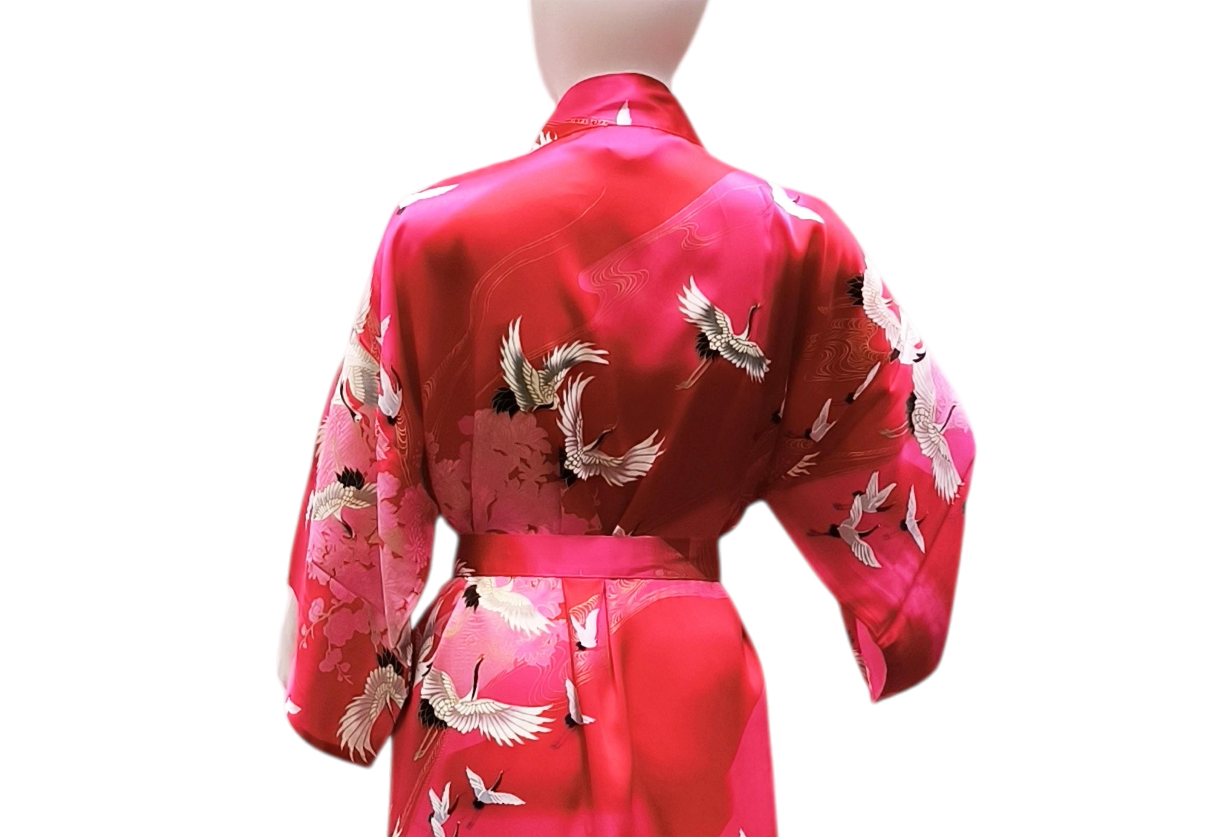 Roter Seiden-Kimono aus Maulbeerseide mit weißen Kranichen