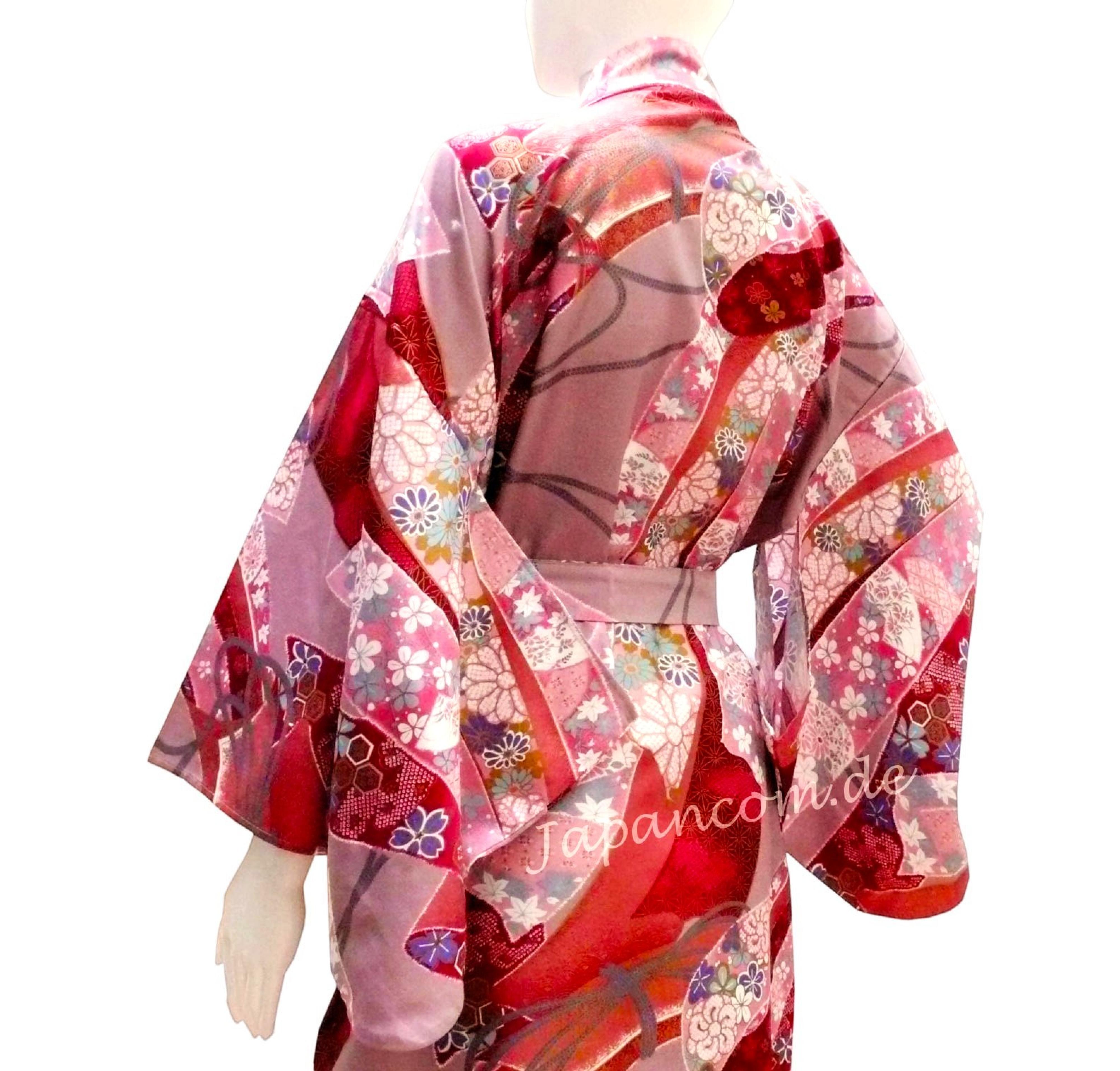 Pinker Damenkimono mit Schleifenband-Motiv
