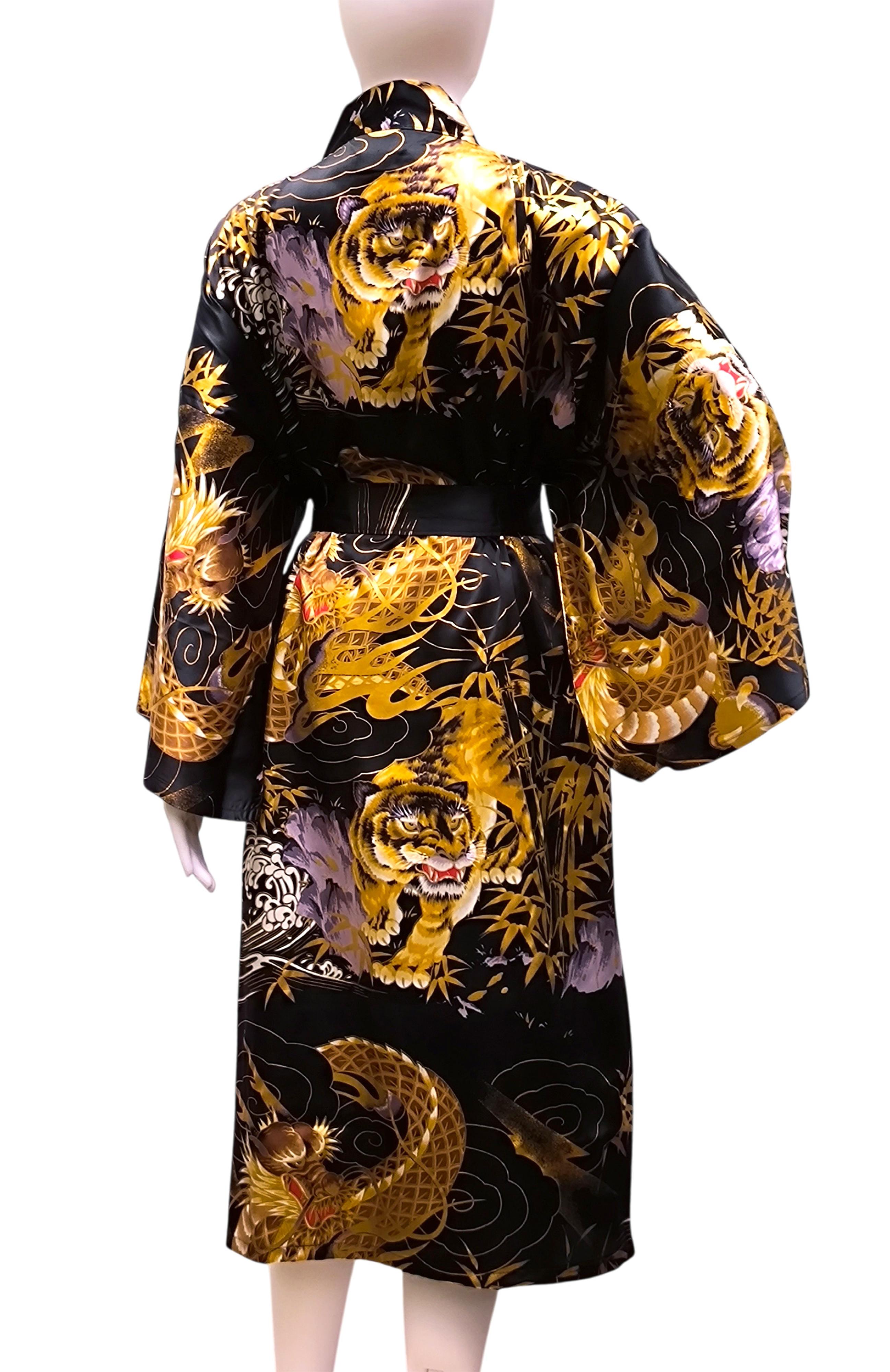 Schwarzer Herren Seidenkimono aus Maulbeerseide mit Drachen und Tiger
