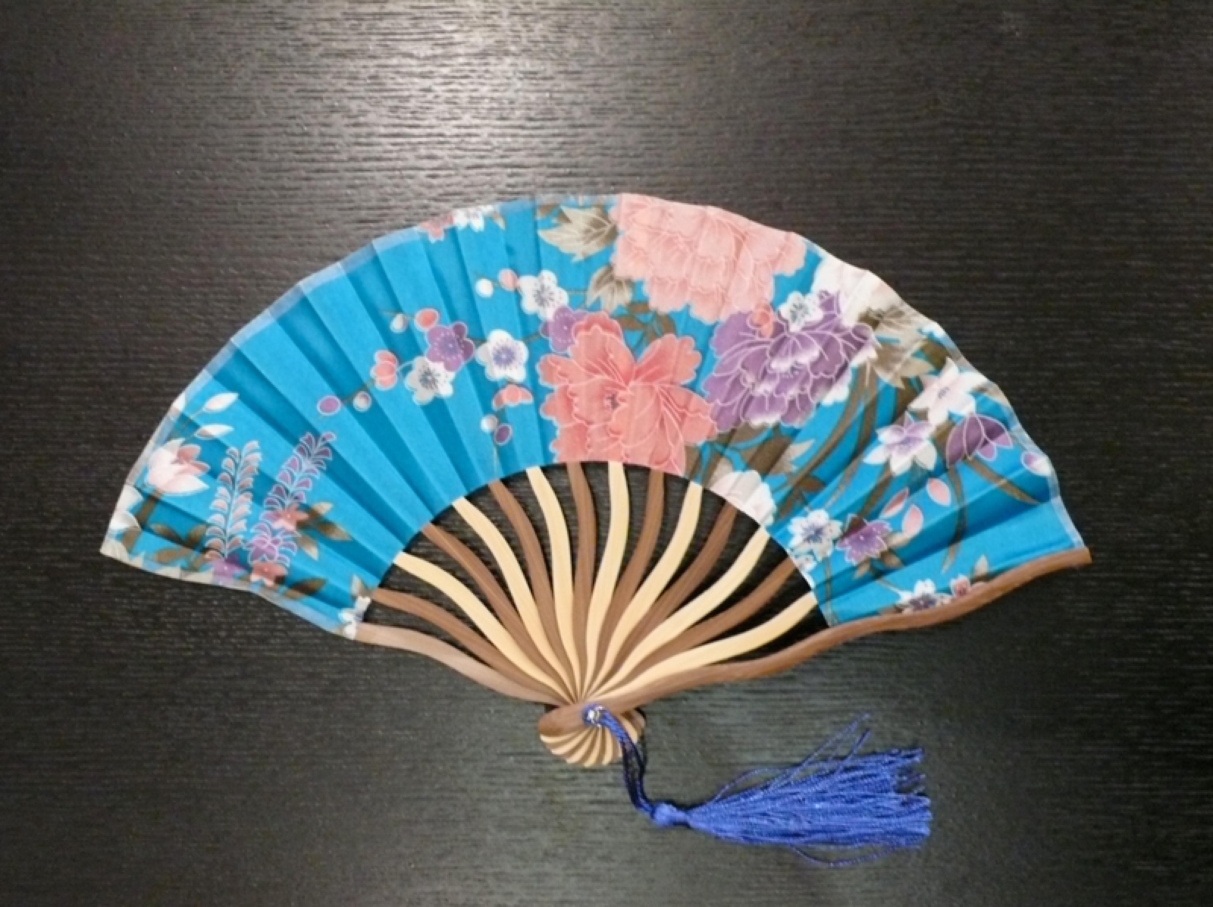 Gebogener Fächer Kirschblüten türkis 21cm