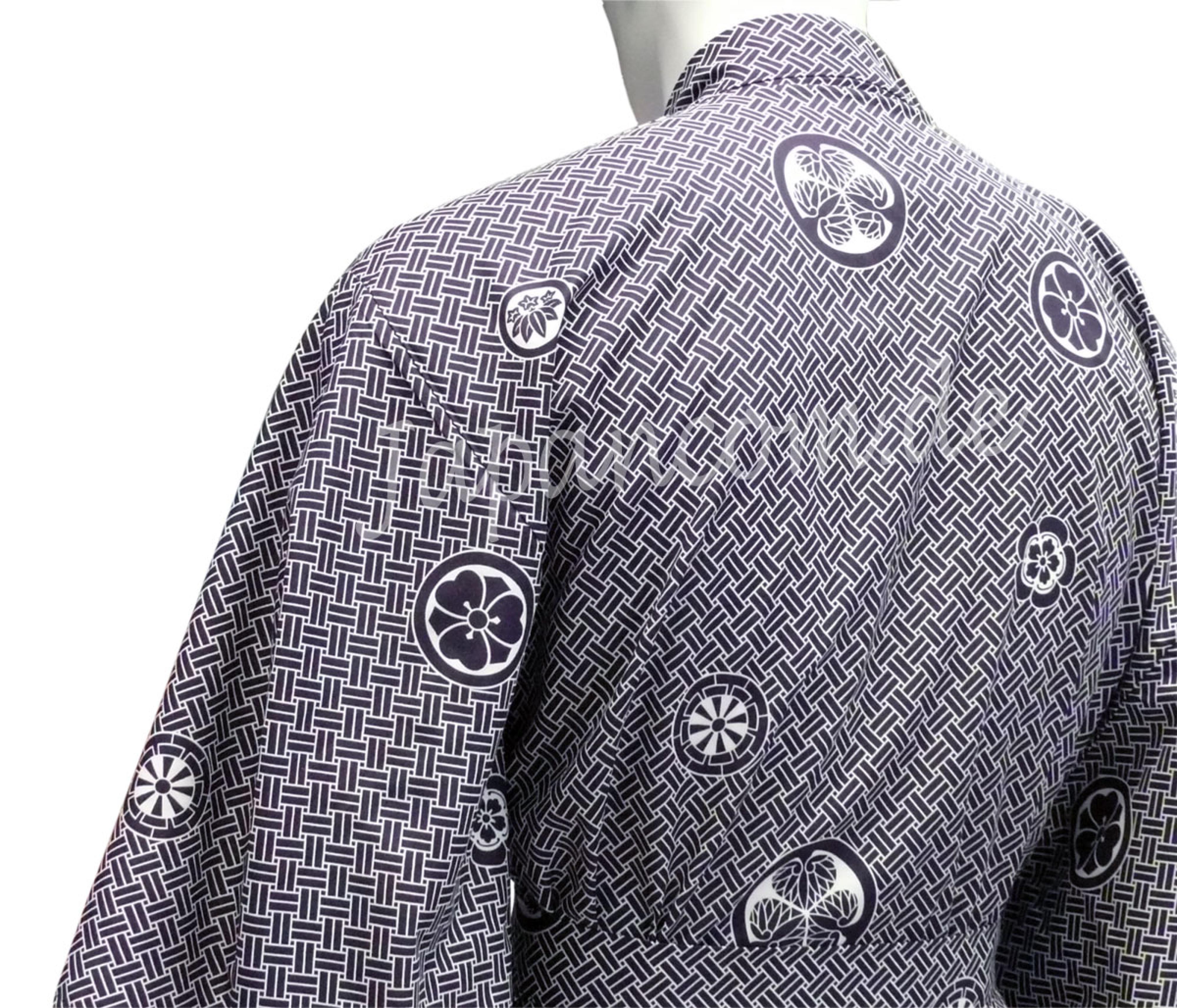 Blauer japanischer Baumwoll-Kimono mit traditionellen Clanwappen